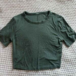 Lululemon green cropped t-shirt